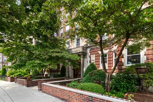 131 Park Dr, Unit 3 in Boston, MA - Building Photo