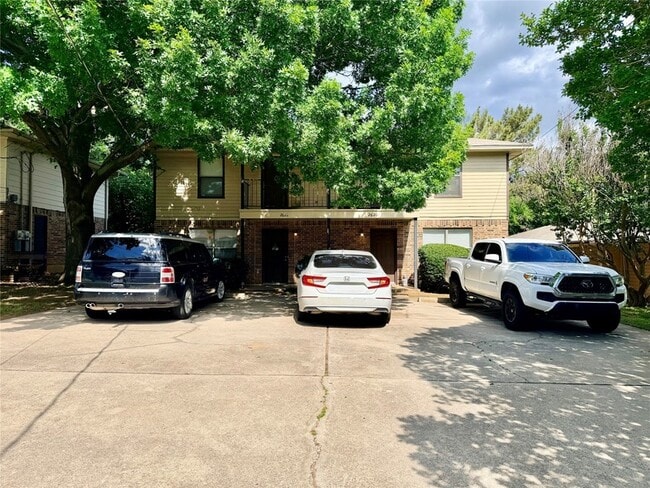 property at 2620 Bolivar St