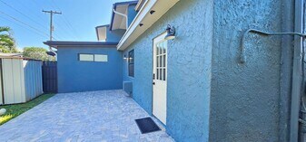 3684 Pinehurst Dr, Unit Effiency in Greenacres, FL - Building Photo