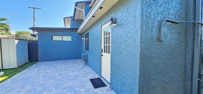 3684 Pinehurst Dr, Unit Effiency