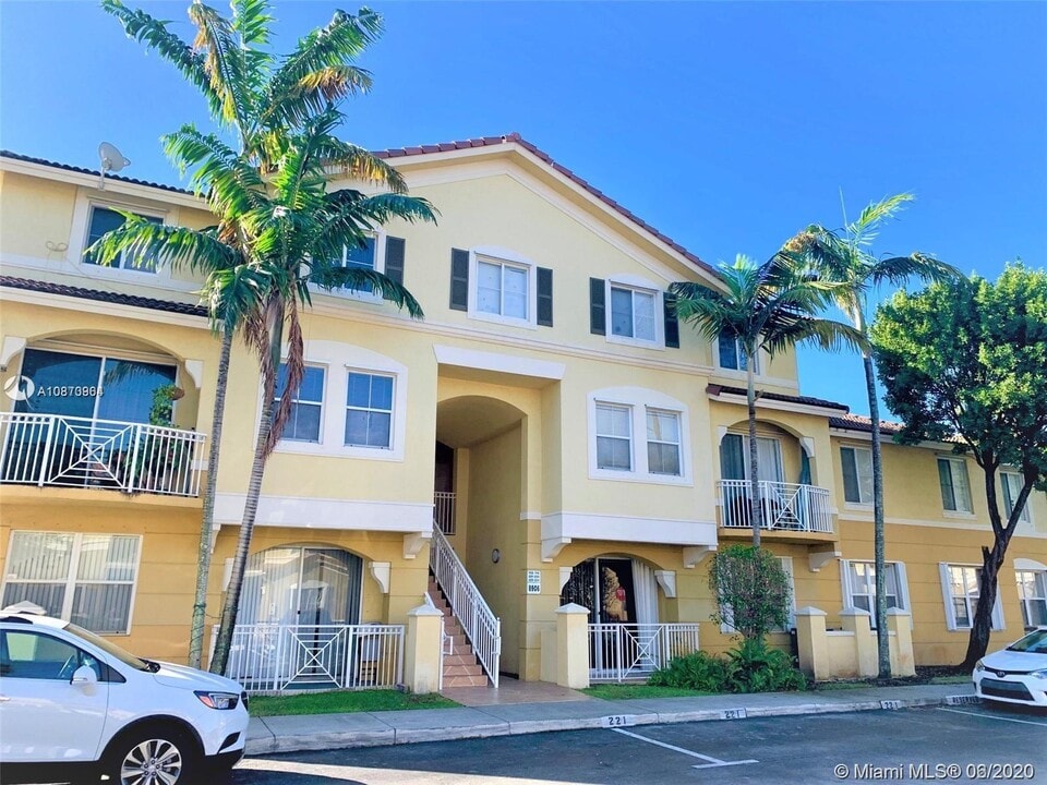8906 W Flagler St-Unit -224 in Miami, FL - Building Photo