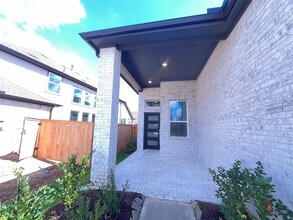 2319 Forest Flower Wy in Tomball, TX - Building Photo - Building Photo