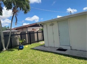 12823 SW 20th Terrace in Miami, FL - Building Photo - Building Photo