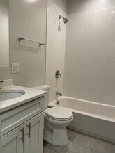 2428 N Avers Ave, Unit 1 in Chicago, IL - Foto de edificio - Building Photo