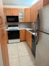 8335 SW 72nd Ave in Miami, FL - Building Photo - Building Photo
