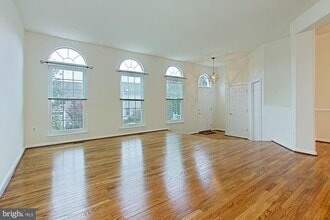 20748 Hollow Falls Terrace in Sterling, VA - Building Photo - Building Photo