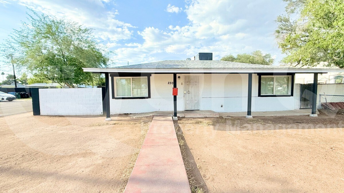2302 E Yale St in Phoenix, AZ - Building Photo