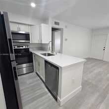 10020 Winding Lake Rd, Unit 10020 in Sunrise, FL - Foto de edificio - Building Photo