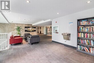 250-250 Lett St in Ottawa, ON - Building Photo - Building Photo
