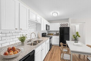 The Grand at Lake Sheri in Valdosta, GA - Building Photo