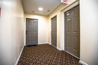 229 N Poplar St-Unit -APT 29 in Charlotte, NC - Building Photo - Building Photo