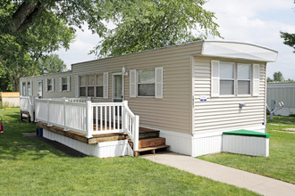 Cedar Terrace (Manufactured Home Community) in Cedar Rapids, IA - Building Photo - Building Photo