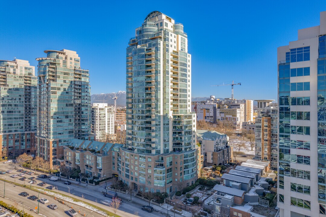 City Gate in Vancouver, BC - Building Photo