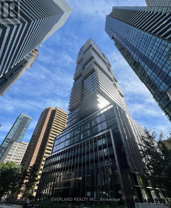 55-2255 Charles St E in Toronto, ON - Building Photo