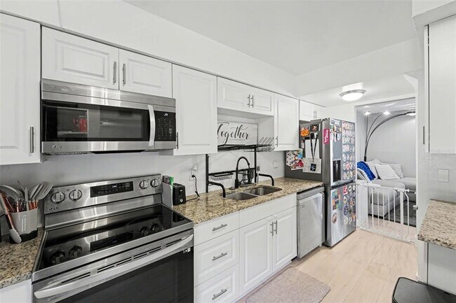1819 Clearbrooke Dr in Clearwater, FL - Building Photo - Building Photo