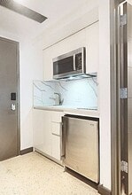 Broad Street, Unit 807 in Newark, NJ - Building Photo - Building Photo