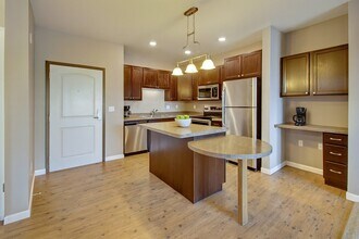 Dakota Commons Apartment Homes in Williston, ND - Foto de edificio - Building Photo