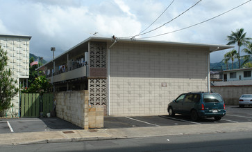 2122 Algaroba St in Honolulu, HI - Building Photo - Building Photo