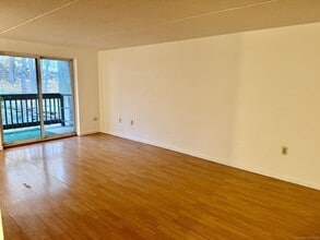 126 Triangle St in Danbury, CT - Building Photo - Building Photo