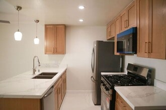 Vista Luxury Investments, LLC in Los Angeles, CA - Building Photo - Interior Photo