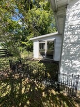 601 Colonial Ct, Unit E in La Grange, KY - Building Photo - Building Photo