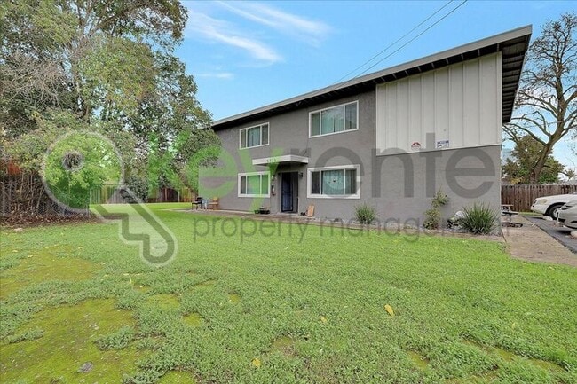 5735 Falconer Way in Sacramento, CA - Building Photo - Building Photo