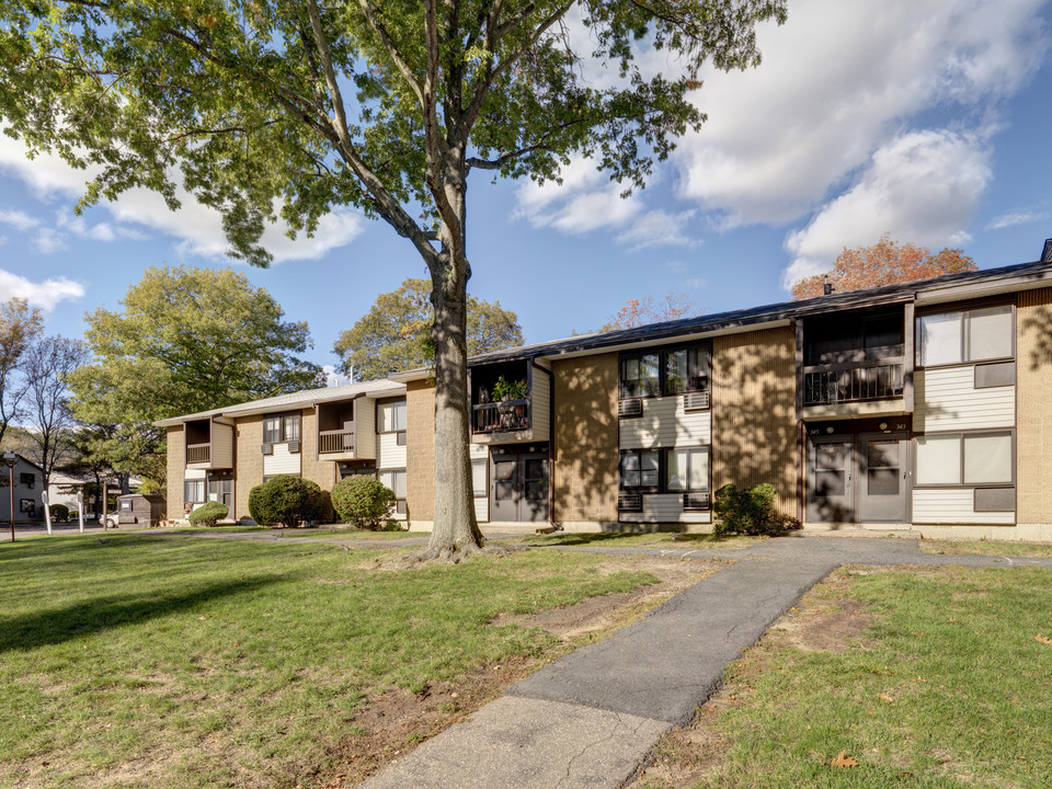 Chatham West Apartments in Brockton, MA - Building Photo