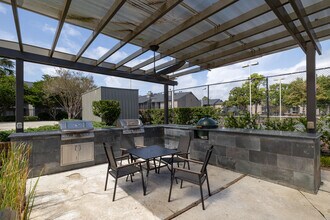 2400 Briarwest Apartments in Houston, TX - Foto de edificio - Building Photo