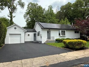 41 Woods Ave in Bergenfield, NJ - Building Photo - Building Photo