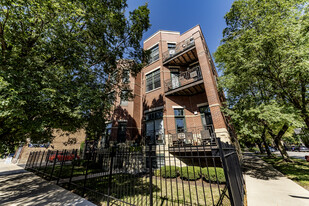 2724 W Montrose Ave, Unit 2E Apartments