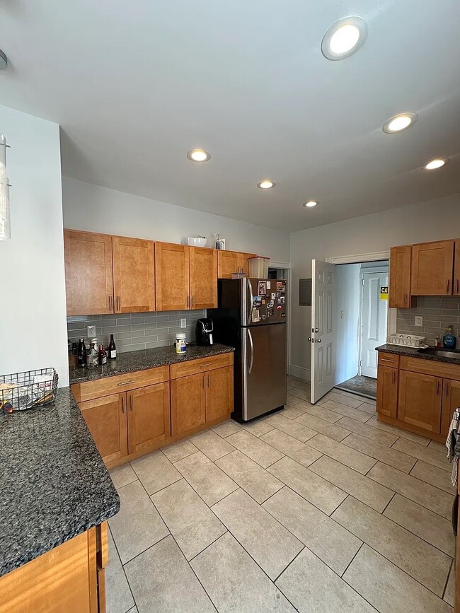 384 Washington St, Unit 1
