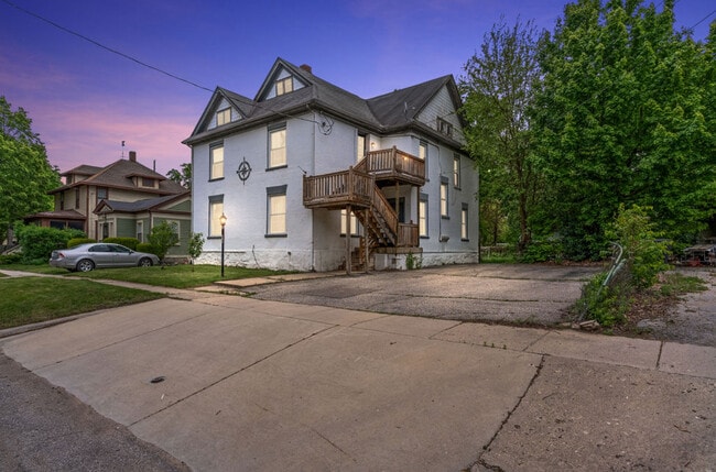 612 E 3rd St, Unit Apartment #2
