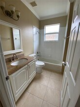 639 Stanford Ln in Port St. Lucie, FL - Foto de edificio - Building Photo