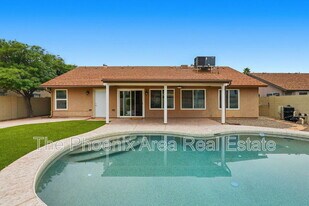 4425 E Douglas Ave in Gilbert, AZ - Building Photo