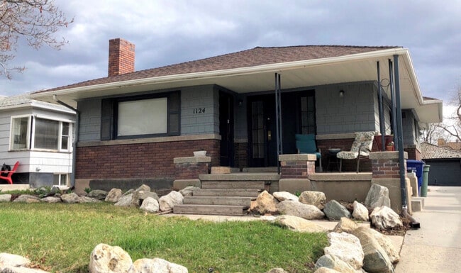 property at 1124 E Garfield Ave