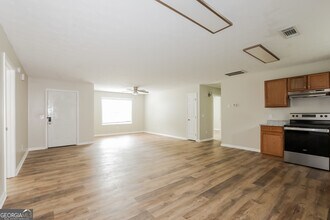 240 Elm Pl in Monroe, GA - Building Photo - Building Photo