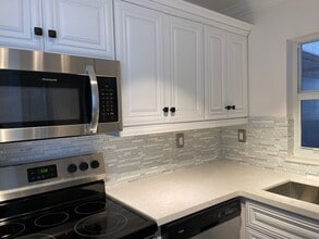 860 NW 87th Ave, Unit 102 in Miami, FL - Building Photo - Building Photo