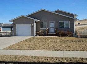 205 E Bengal Dr in Rapid City, SD - Building Photo