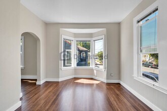 1520 Santa Clara Ave in Alameda, CA - Foto de edificio - Building Photo
