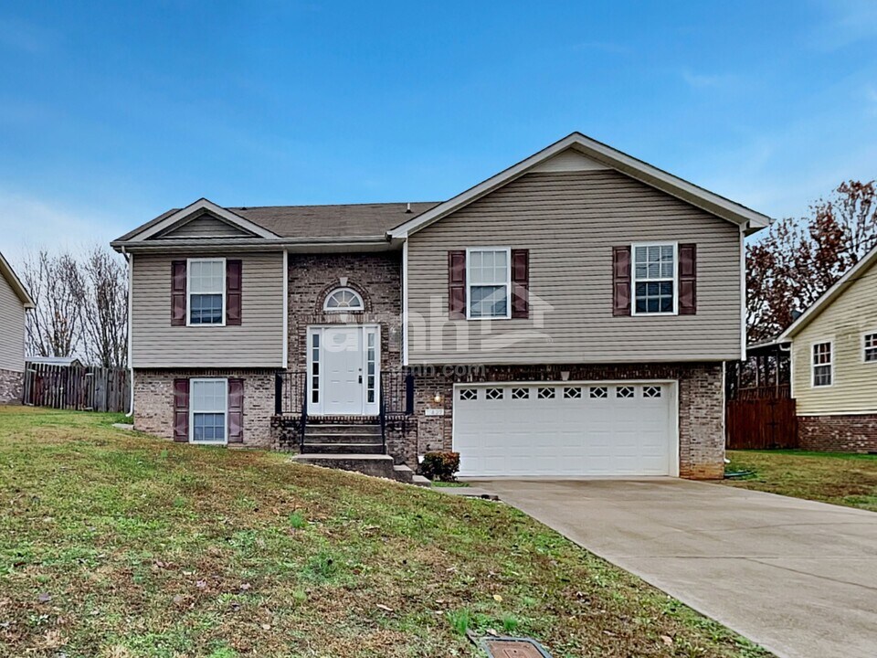 3429 Queensbury Rd in Clarksville, TN - Building Photo