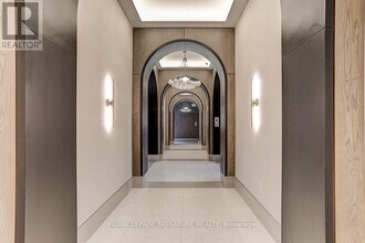 30 Inn On The Pk Dr in Toronto, ON - Building Photo - Building Photo