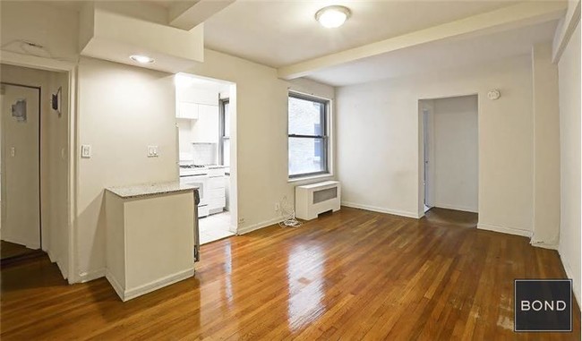 301 E 38th St-Unit -4L in New York, NY - Building Photo - Building Photo