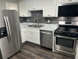 10092 Coburg Lands Dr in St. Louis, MO - Building Photo