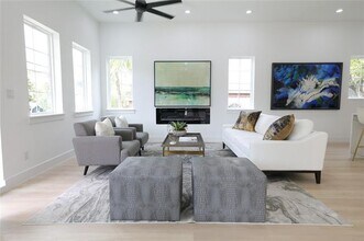 326 N Patton Ave in Dallas, TX - Building Photo - Building Photo