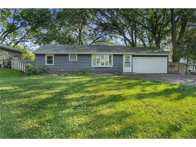 2586 Martin Way in White Bear Lake, MN - Building Photo - Building Photo