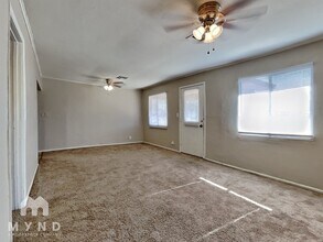 1042 W Taylor St in Phoenix, AZ - Foto de edificio - Building Photo