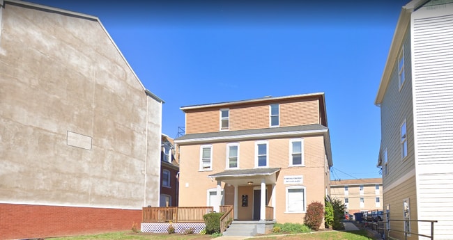 249 S Pugh St, Unit 1 in State College, PA - Building Photo - Building Photo