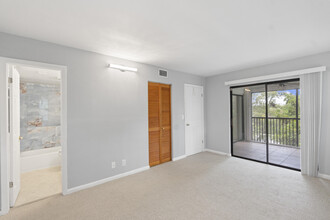 8777 Shadow Wood Blvd in Coral Springs, FL - Building Photo - Building Photo