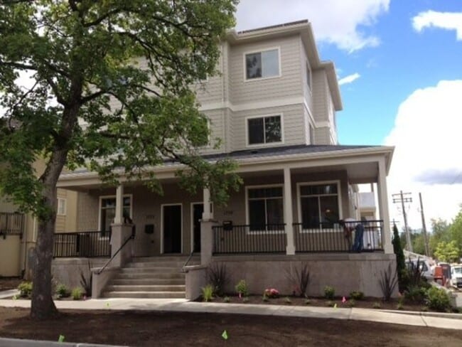 1710-1712 Alder St in Eugene, OR - Building Photo - Building Photo