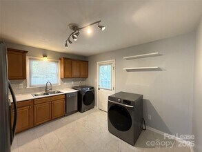 9536 Trinity Rd in Charlotte, NC - Building Photo - Building Photo